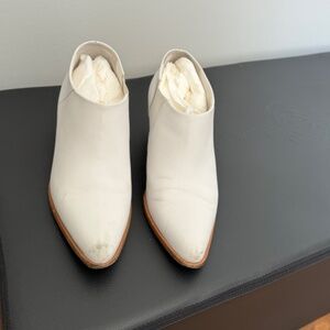 Vince Hamilton white leather bootie with box